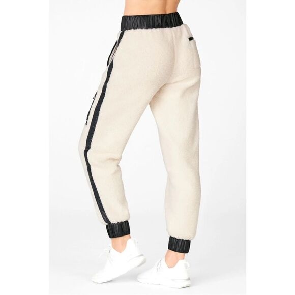 LIKE NEW Fabletics Cream Alaska Sherpa Fleece Faux Vegan Leather Look Jogger XXL - Picture 2 of 10